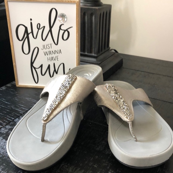 BareTraps Shoes - Bare Traps Garnett 9M Sandals In Pewter Color